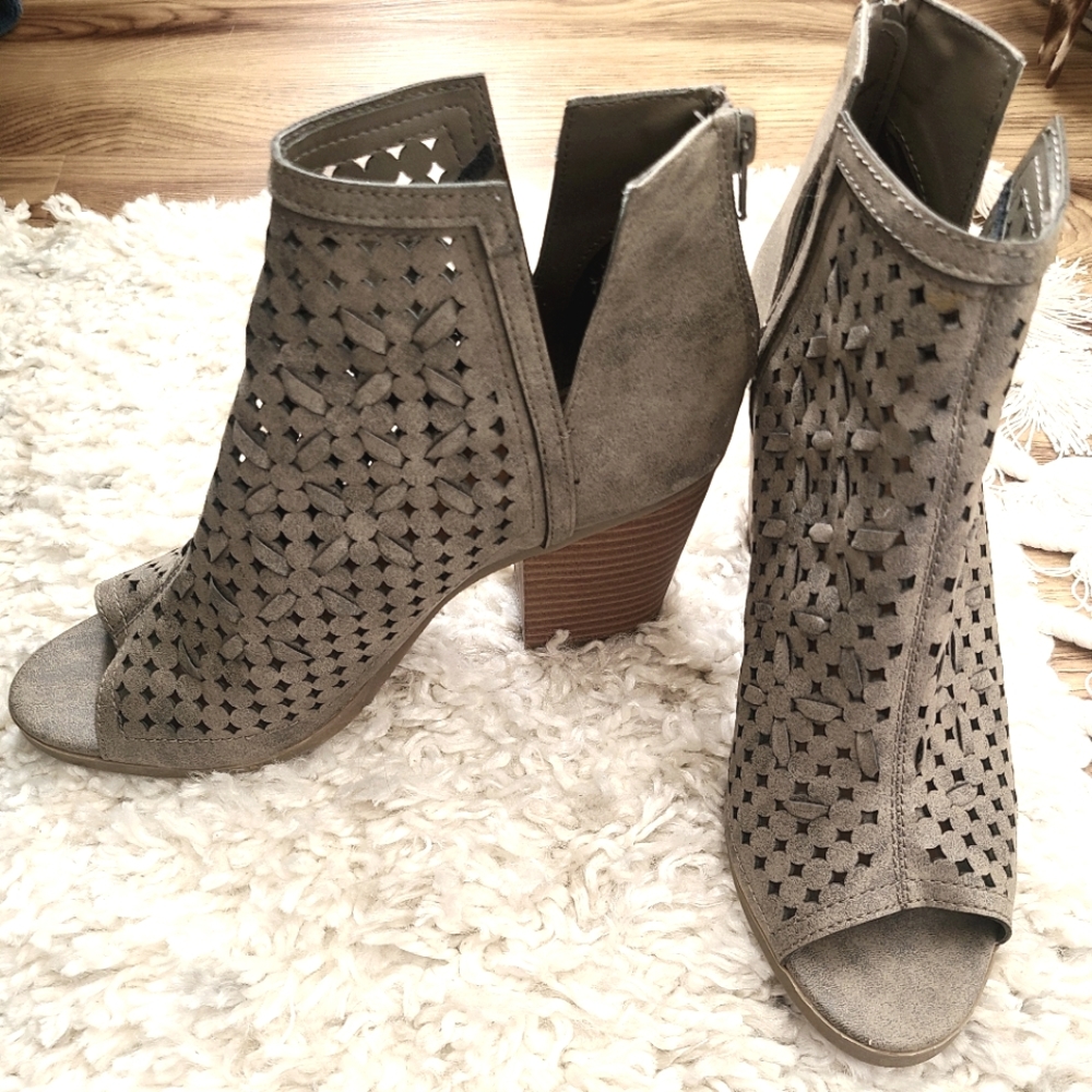 Maurices Open Toed Booties / 8